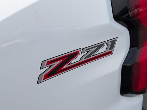 Used 2024 Chevrolet Colorado Z71 w/ Z71 Convenience Package 2 image 10