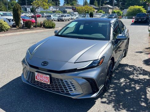 Used 2026 Toyota Camry XLE AWD/4WD image 4