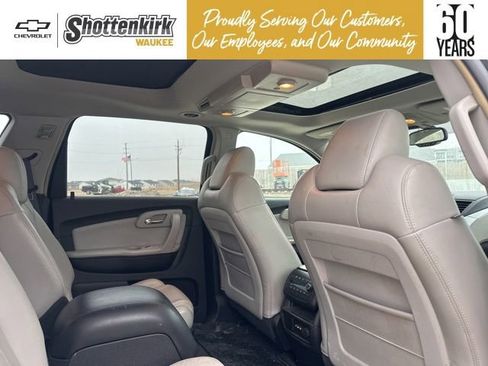 Used 2009 Chevrolet Traverse LTZ image 17