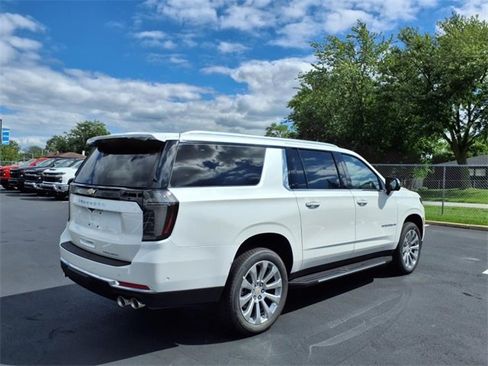 New 2025 Chevrolet Suburban Premier image 3