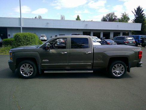 Used 2014 Chevrolet Silverado 1500 High Country w/ High Country Premium Package AWD/4WD image 2