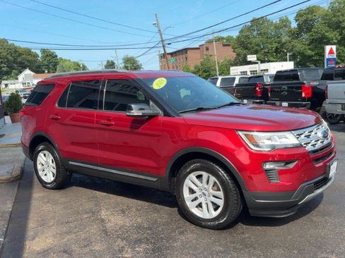 Used 2018 Ford Explorer XLT w/ Equipment Group 201A AWD/4WD image 4
