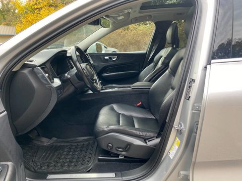 Used 2018 Volvo XC60 T5 Momentum w/ Vision Package image 14