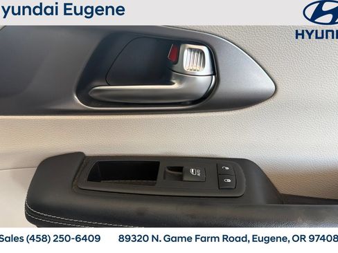 Used 2023 Chrysler Pacifica Touring-L FWD image 23