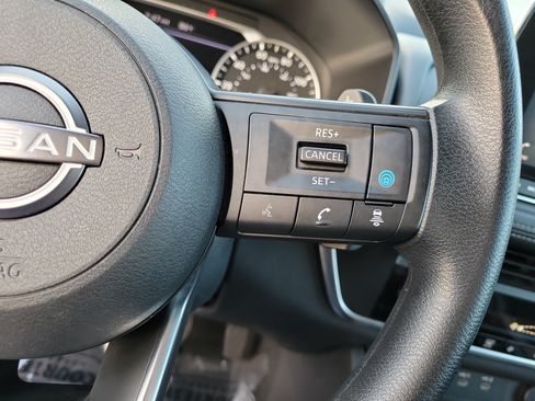 Used 2024 Nissan Rogue SV FWD image 27