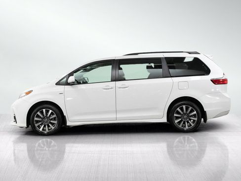 Used 2018 Toyota Sienna LE AWD/4WD image 2