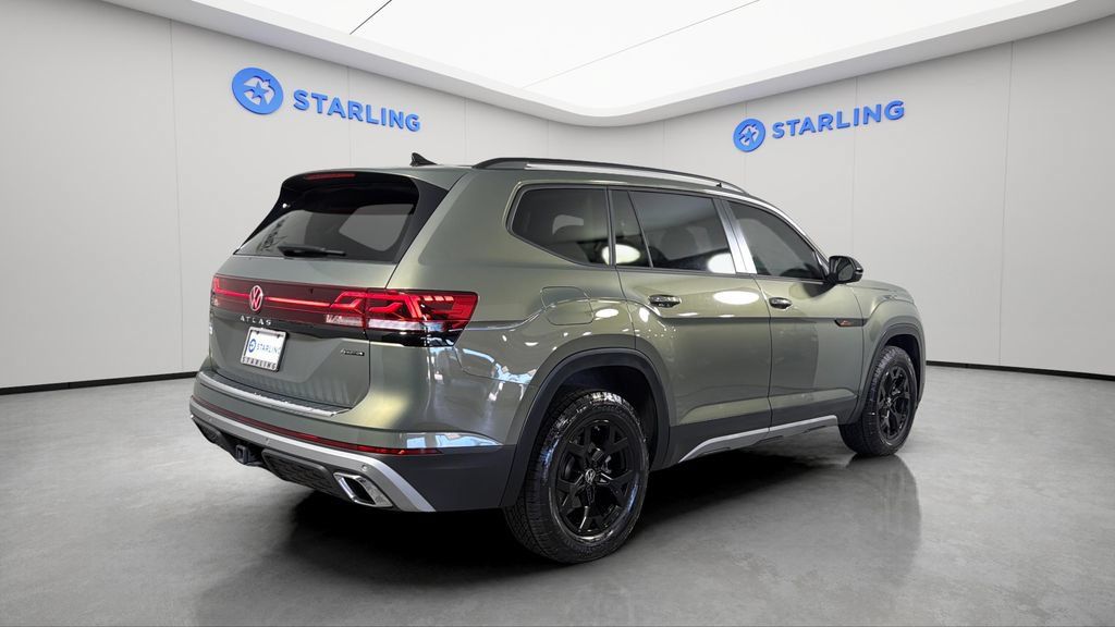 Used 2025 Volkswagen Atlas Peak Edition SE AWD/4WD image 9