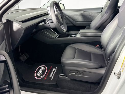 Used 2026 Tesla Model Y Long Range AWD/4WD image 19
