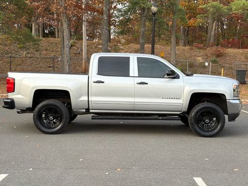 Used 2018 Chevrolet Silverado 1500 LT w/ All Star Edition image 9