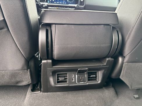 Used 2024 Chevrolet Silverado 1500 LT image 30