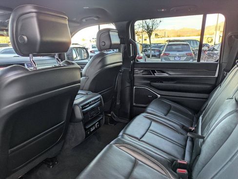 Used 2023 Jeep Wagoneer Series III w/ Preferred Equipment Group AWD/4WD image 16
