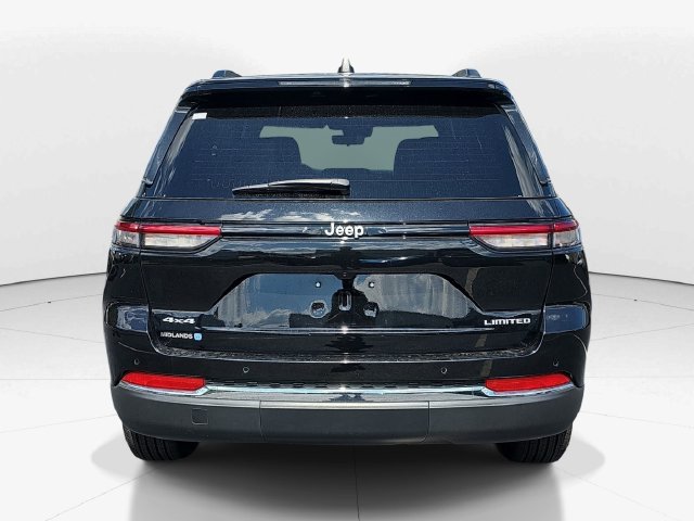 Used 2025 Jeep Grand Cherokee Limited AWD/4WD image 4