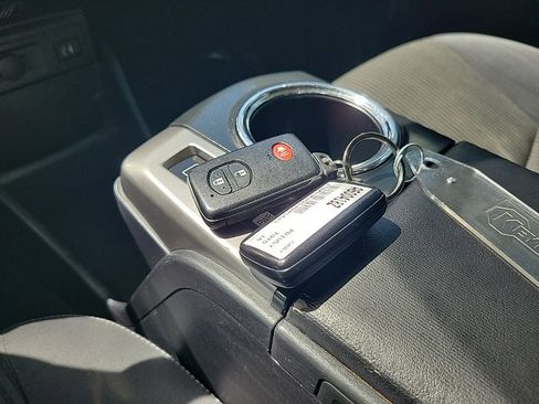 Used 2016 Toyota Prius V Three image 24