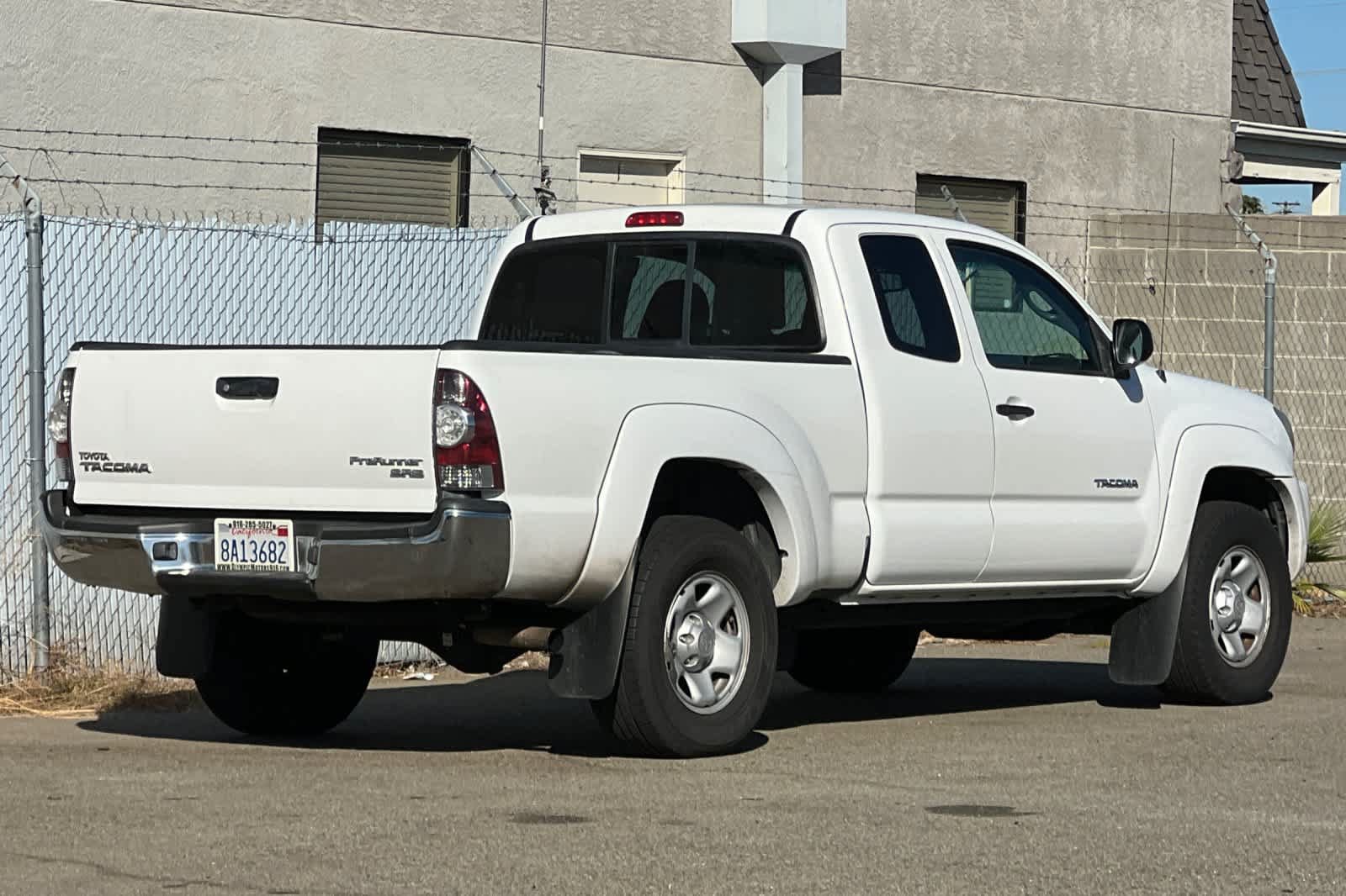 Used 2011 Toyota Tacoma PreRunner w/ SR5 Pkg #2 RWD image 3