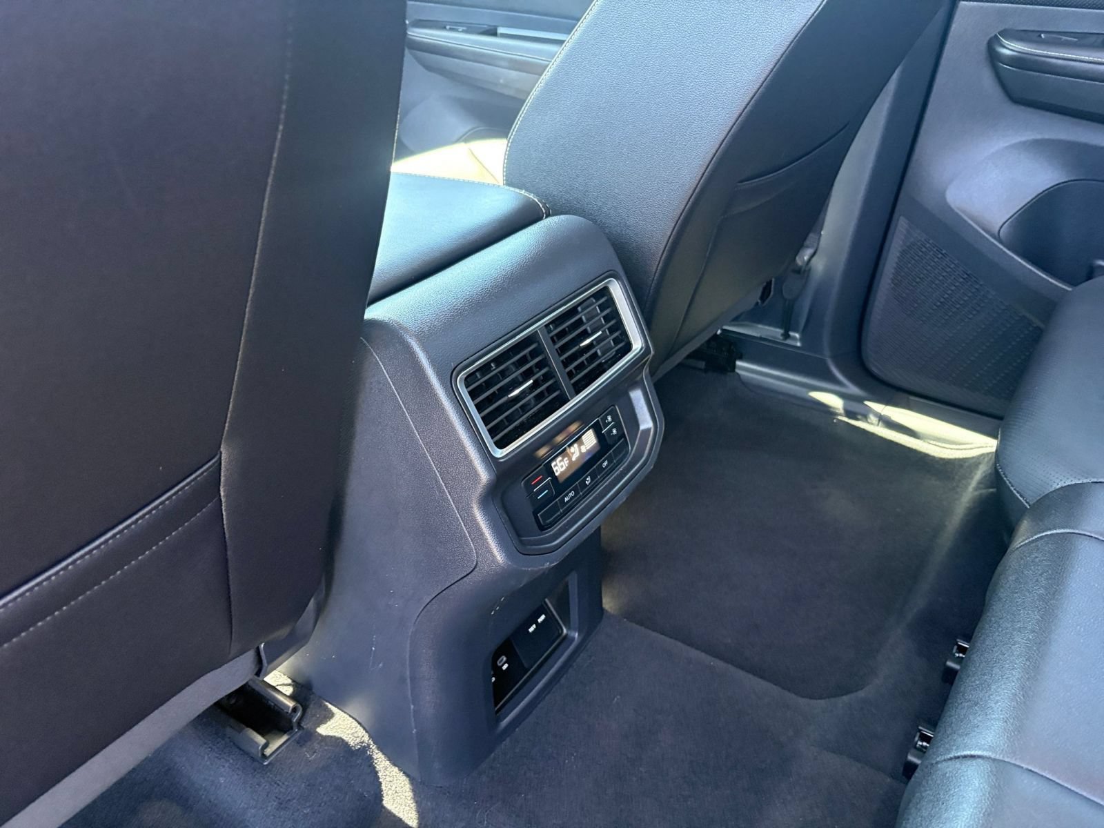 Used 2026 Volkswagen Atlas SE FWD image 25