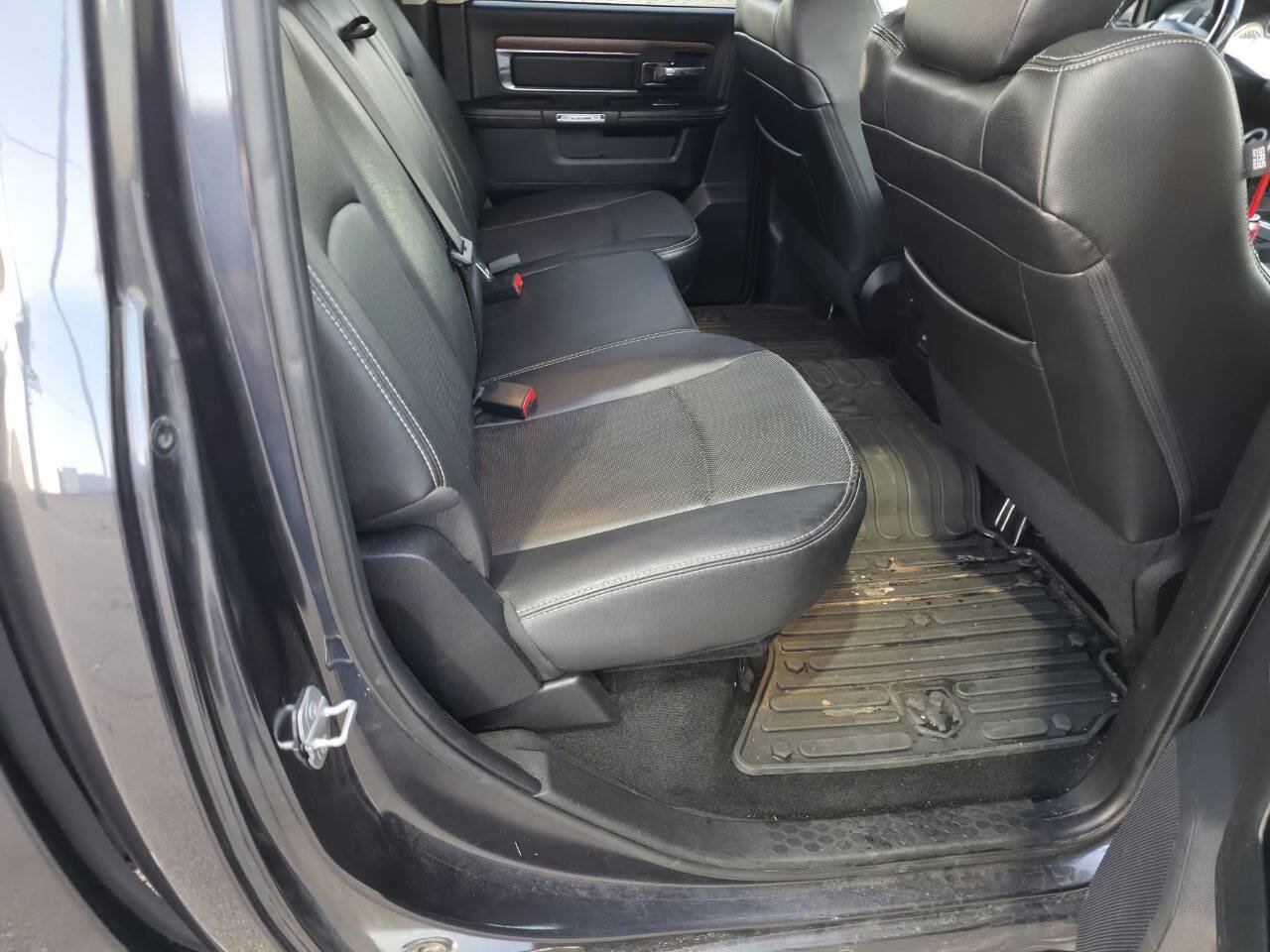 Used 2015 RAM 1500 Laramie w/ Convenience Group AWD/4WD image 16