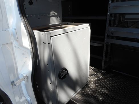 Used 2016 Chevrolet Express 2500 RWD image 21