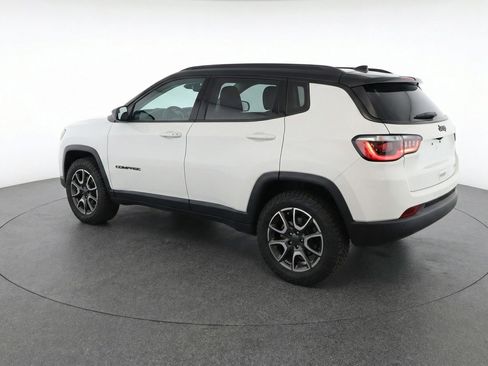Used 2025 Jeep Compass Trailhawk AWD/4WD image 6