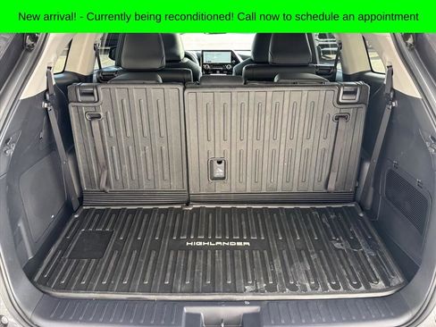 Used 2025 Toyota Highlander Limited image 3