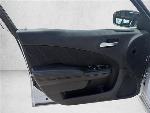 Used 2019 Dodge Charger SXT w/ Plus Group RWD image 10
