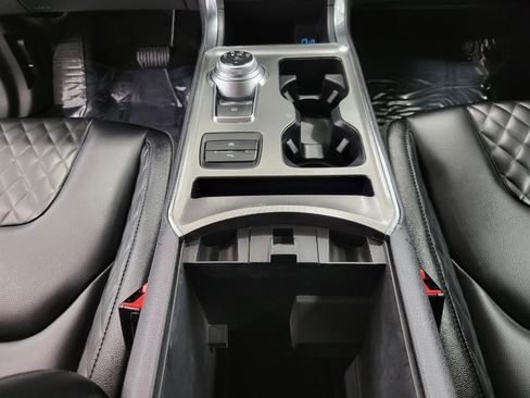 Used 2024 Ford Edge Titanium image 17