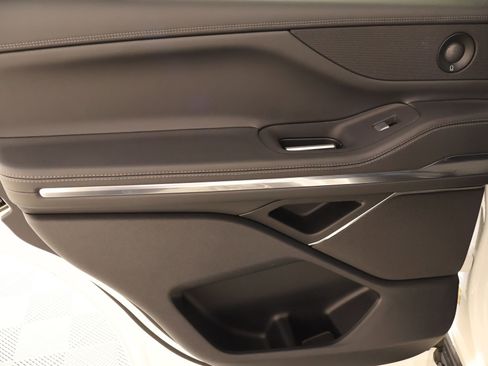 New 2026 Lincoln Navigator Premiere AWD/4WD image 18