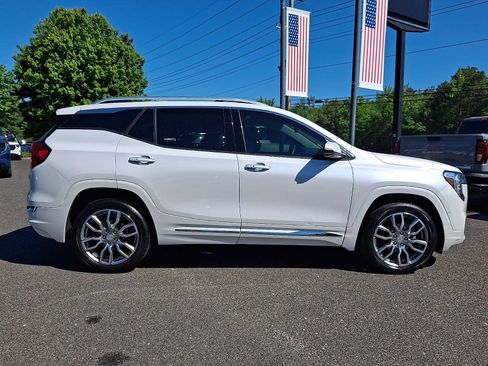 Used 2022 GMC Terrain Denali w/ Denali Premium Package AWD/4WD image 7