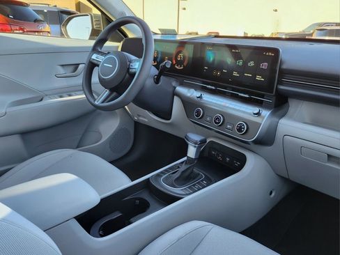 Certified 2025 Hyundai Kona SE image 25