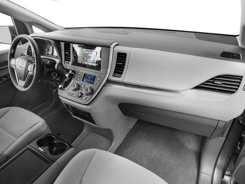 Used 2017 Toyota Sienna LE FWD image 16