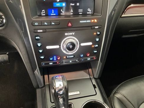 Used 2019 Ford Explorer Platinum AWD/4WD image 14