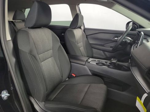 Used 2025 Nissan Rogue SV image 15