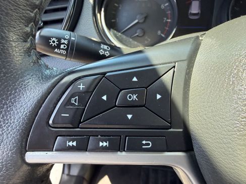 Used 2020 Nissan Rogue SV AWD/4WD image 15