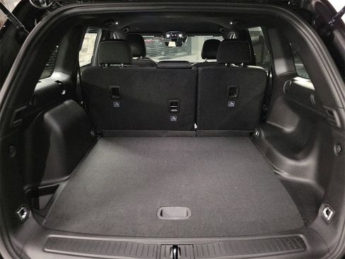 New 2025 Jeep Grand Cherokee Laredo image 17