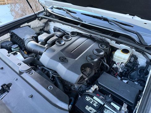 Used 2015 Toyota 4Runner SR5 image 47