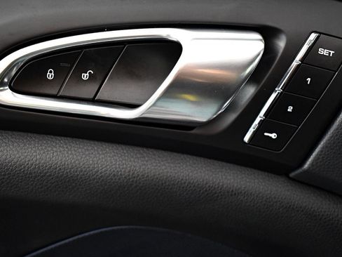 Used 2015 Porsche Cayenne S image 18