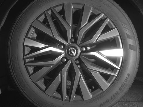 Used 2024 Nissan Altima 2.5 SV FWD image 17