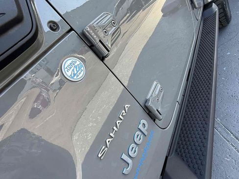 Used 2022 Jeep Wrangler Unlimited Sahara w/ Cold Weather Group AWD/4WD image 32