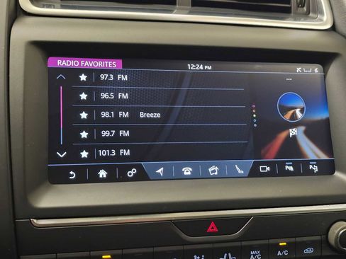 Used 2018 Jaguar E-PACE SE image 30