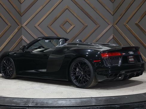 Used 2018 Audi R8 V10 plus image 2