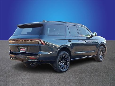 New 2025 Lincoln Navigator Reserve w/ Jet Appearance Package image 3