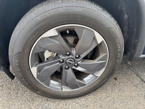 Used 2025 Nissan Rogue SV FWD image 31