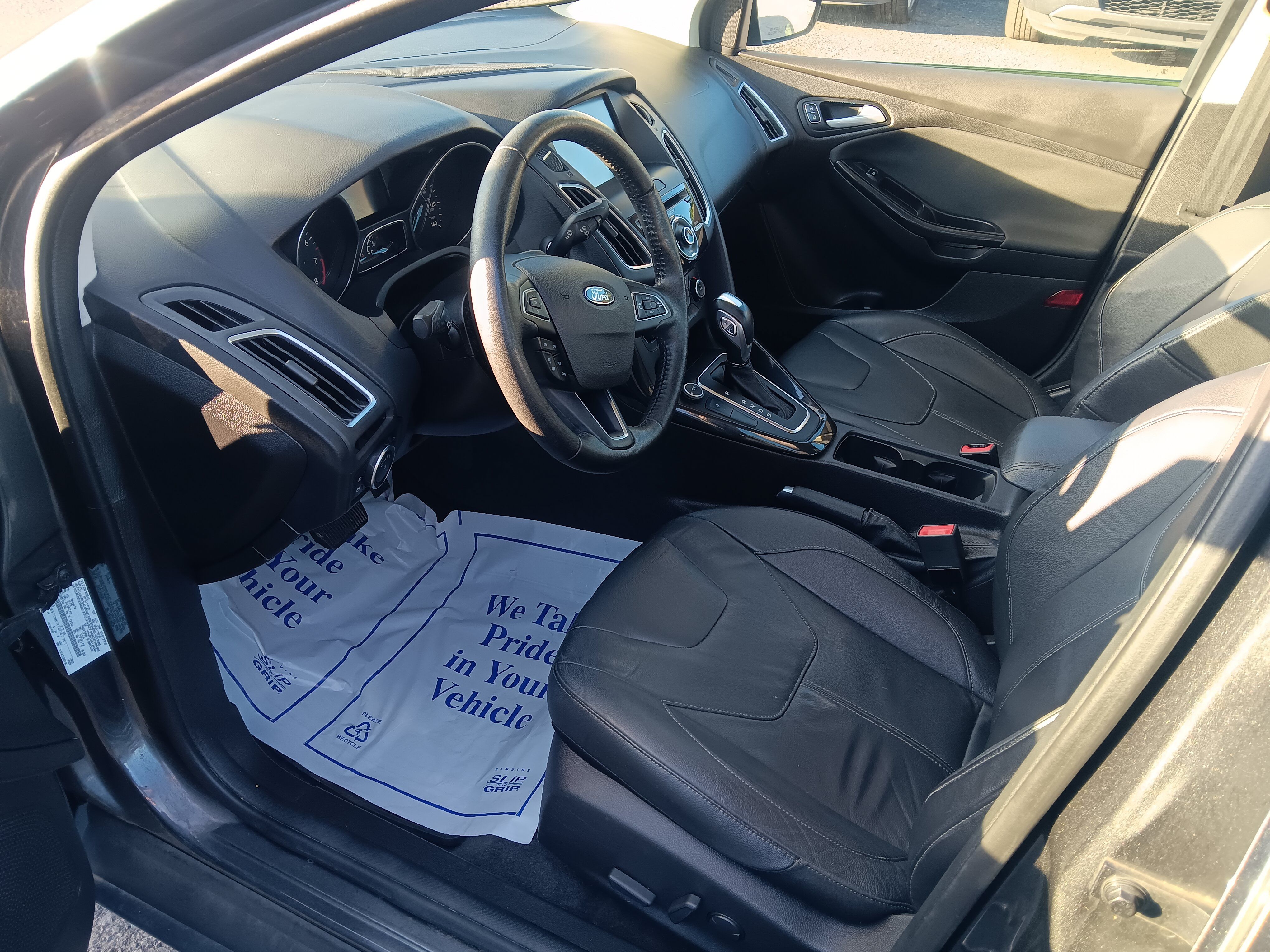 Used 2015 Ford Focus Titanium w/ Titanium Cold Weather Package FWD image 7