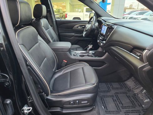 Certified 2022 Chevrolet Traverse Premier w/ Redline Edition image 6