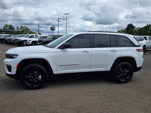 Used 2023 Jeep Grand Cherokee Limited w/ Luxury Tech Group II AWD/4WD image 36