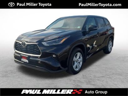 Used 2023 Toyota Highlander LE