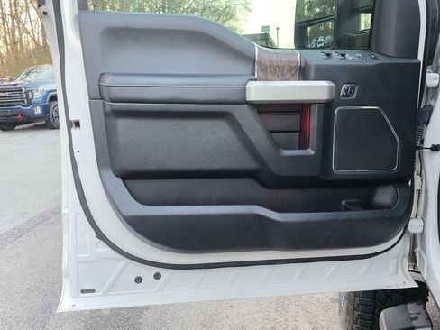 Used 2018 Ford F250 Lariat w/ Lariat Ultimate Package AWD/4WD image 28