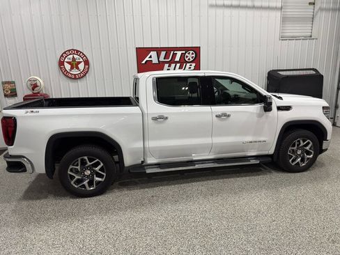 Used 2025 GMC Sierra 1500 SLT w/ SLT Premium Package image 18