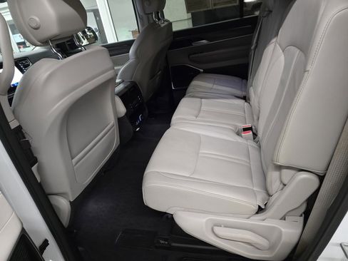 Used 2024 Jeep Wagoneer Series II w/ Flexible Seating Group image 31