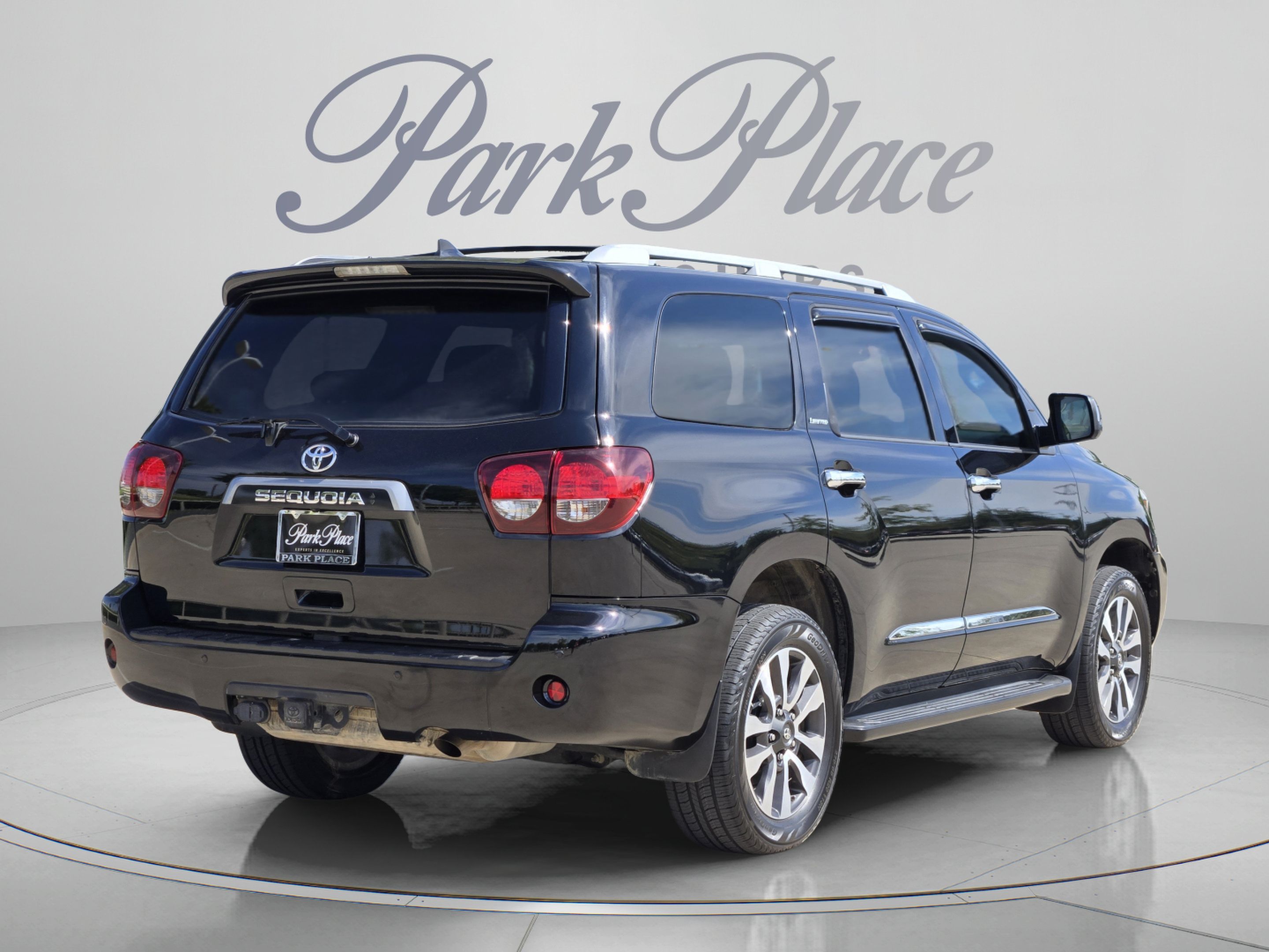 Used 2020 Toyota Sequoia Limited w/ Safety & Convenience Package AWD/4WD image 5