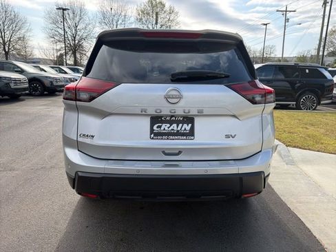 Used 2024 Nissan Rogue SV w/ SV Premium Package image 6